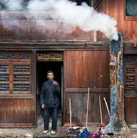 Jonas, Nadav: Smoking