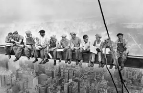 Unknown: Workers on scaffolding (Manhattan, 1932)