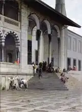 Pasini, Alberto: The Entrance to the Yeni-Djami Mosque in Constantinople